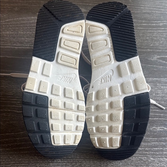 Nike Women’s White and Gold Sneakers - Picture 3 of 5